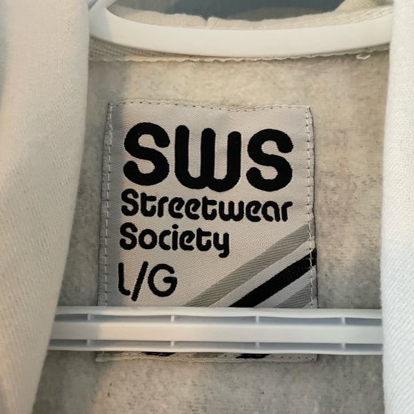 🔥3/$25🔥 Double zip graphic hoodie - Picture 5 of 5